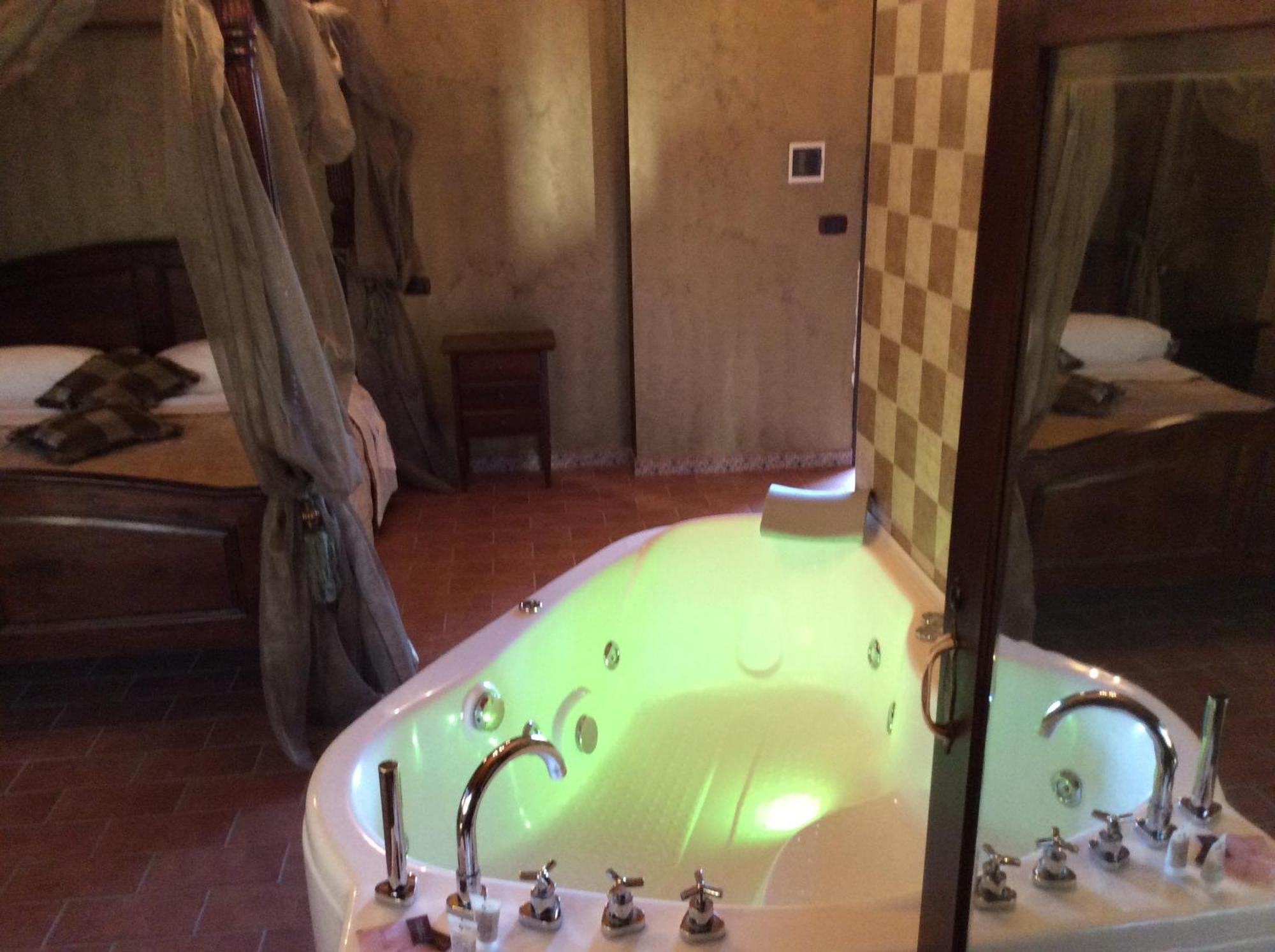 Hotel Il Feudo Dei Pierleoni Celano Rum bild