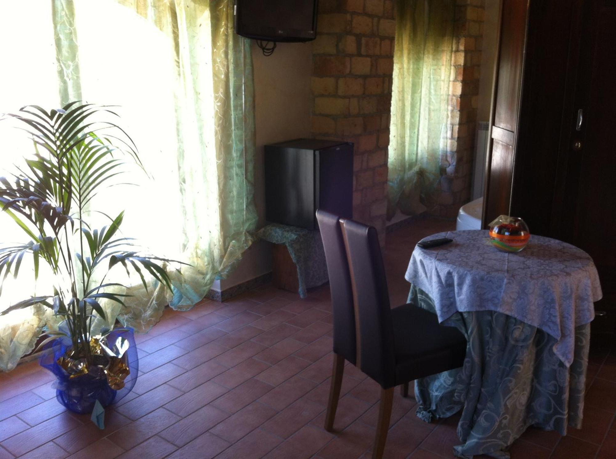 Hotel Il Feudo Dei Pierleoni Celano Rum bild