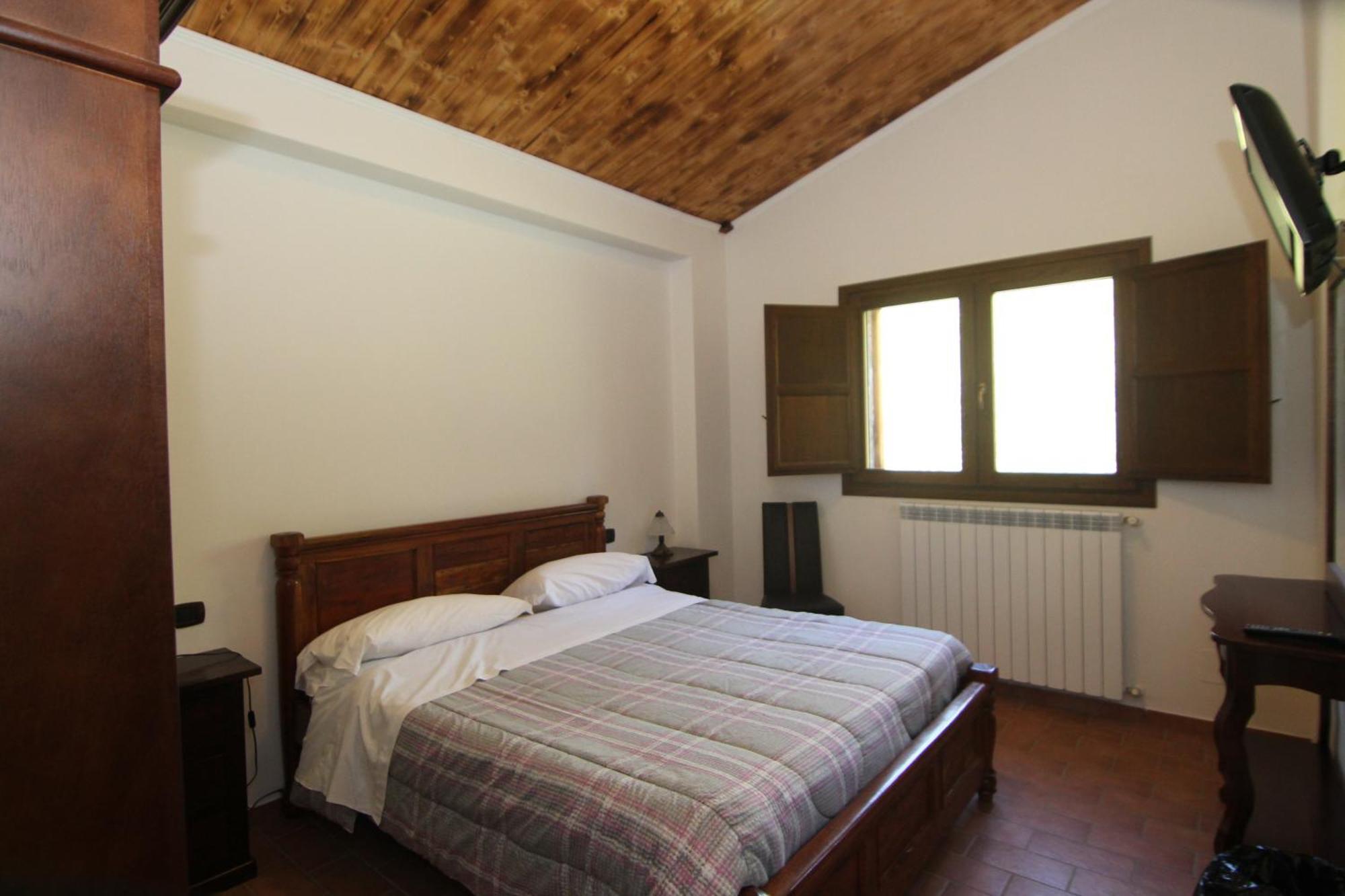 Hotel Il Feudo Dei Pierleoni Celano Exteriör bild