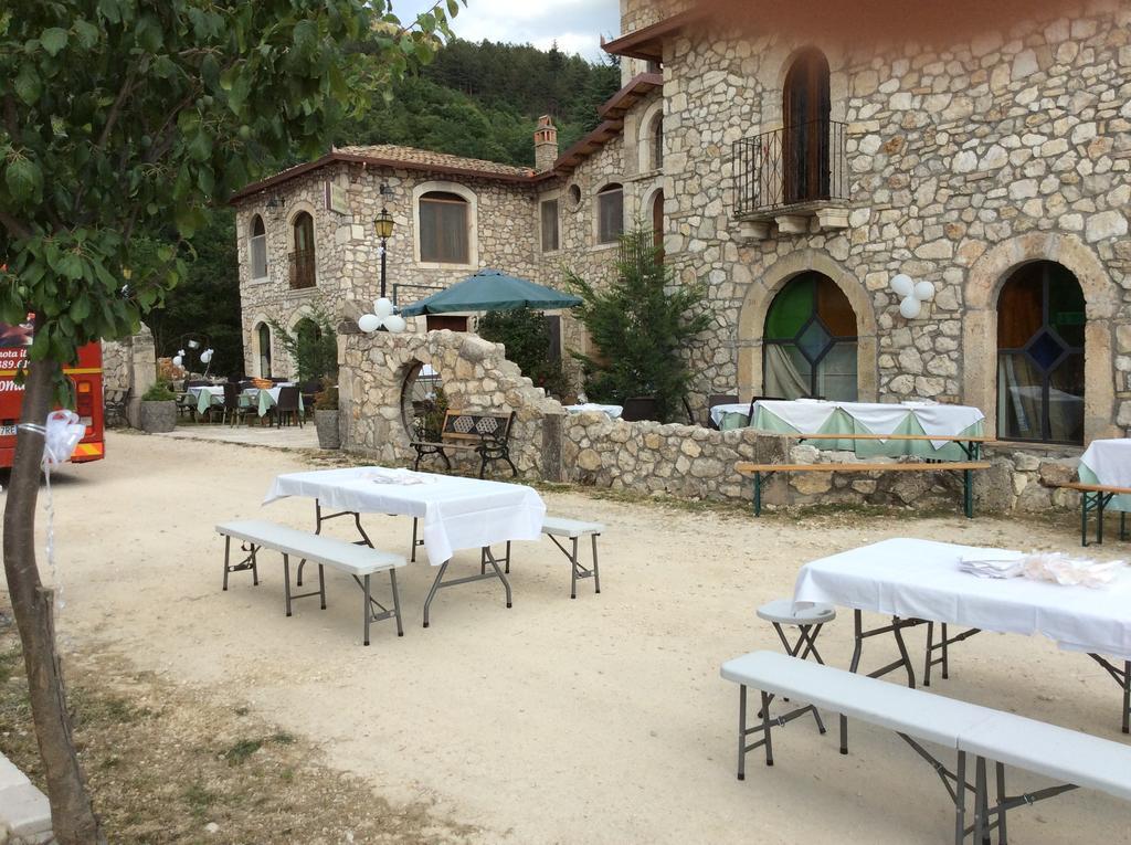 Hotel Il Feudo Dei Pierleoni Celano Exteriör bild