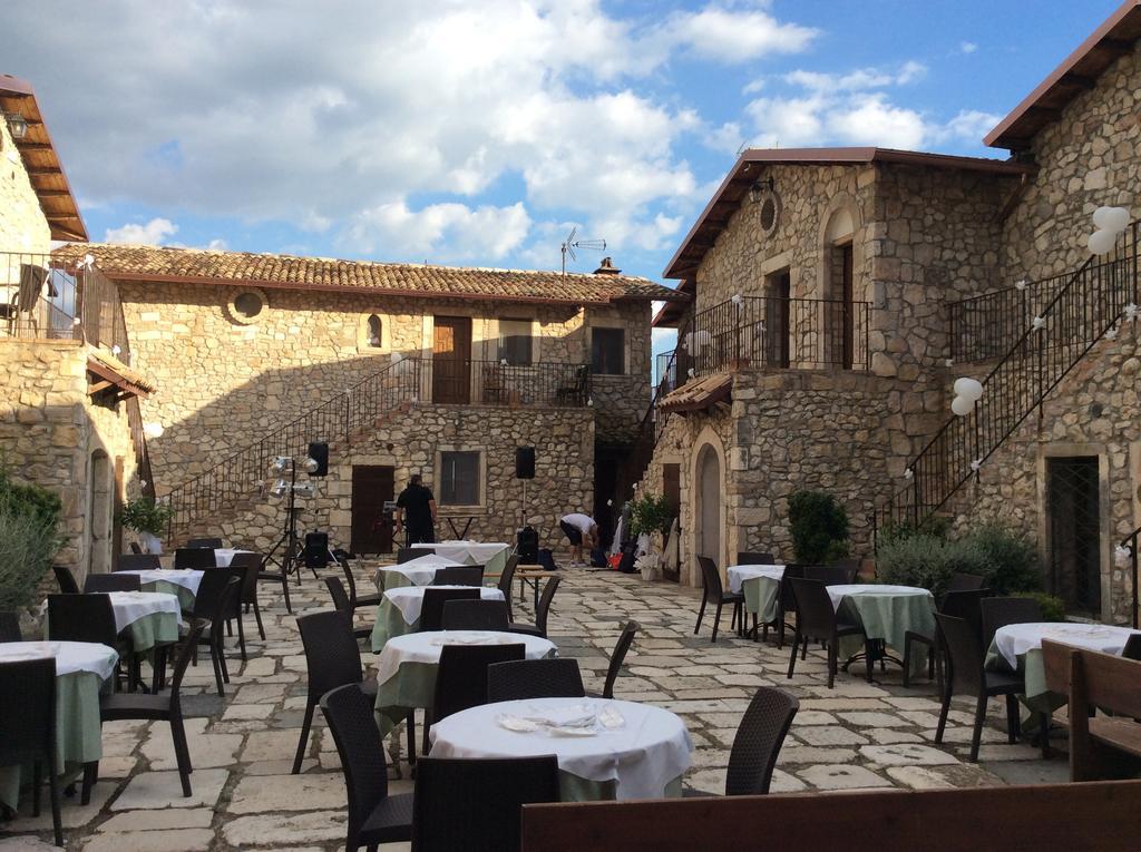 Hotel Il Feudo Dei Pierleoni Celano Exteriör bild